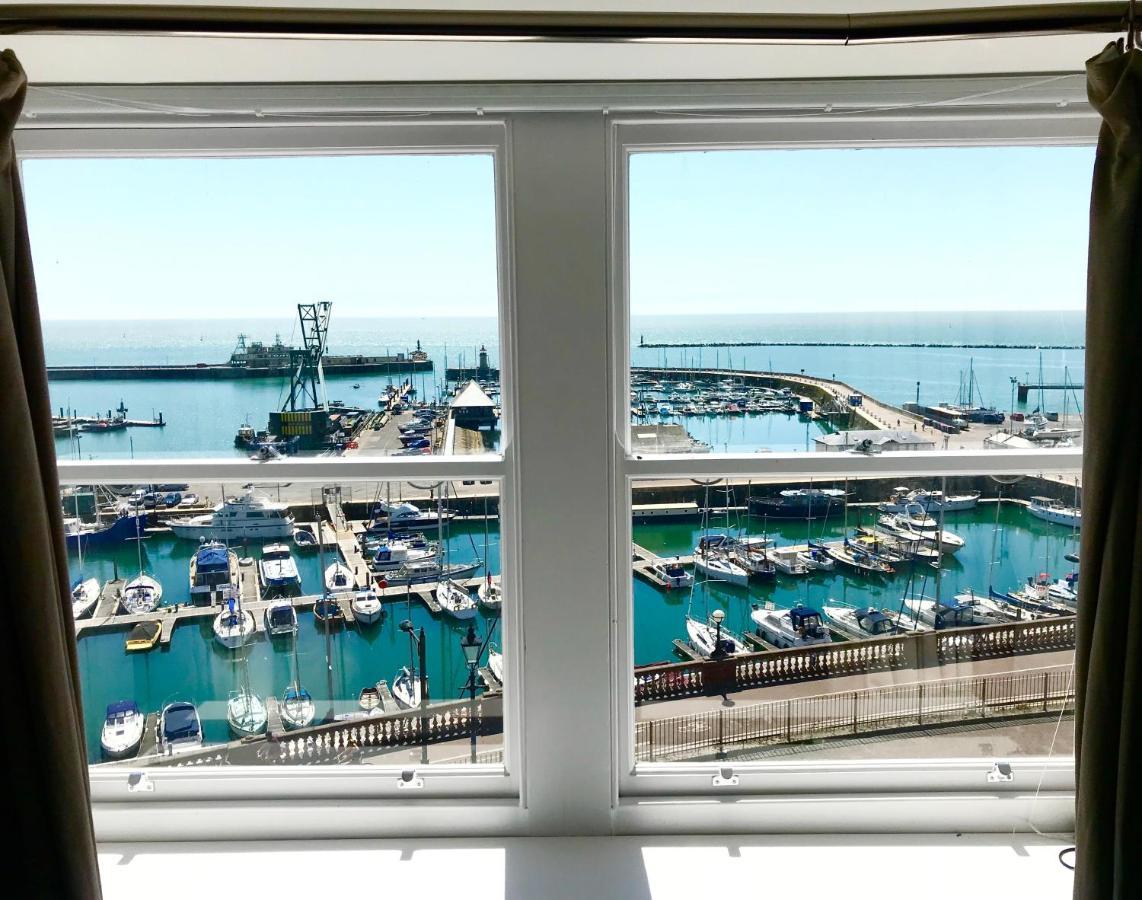 Marina Retreat - Stunning 4 Bedroom, 3 Bathroom House With Harbour Views! رامْسْغيت المظهر الخارجي الصورة